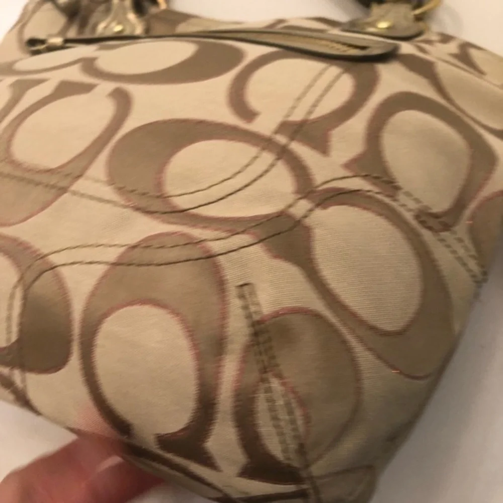 Coach vintage y2k signature pink poppy signature metallic bag